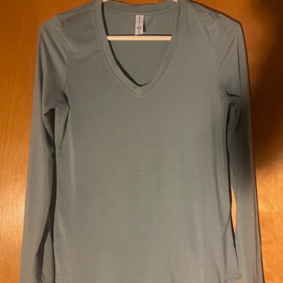2 for 10 Athleta Outbound Long Sleeves - Picture 5 of 6